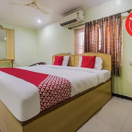 Oyo 70841 Hotel Anjali Residency Velur Kültér fotó