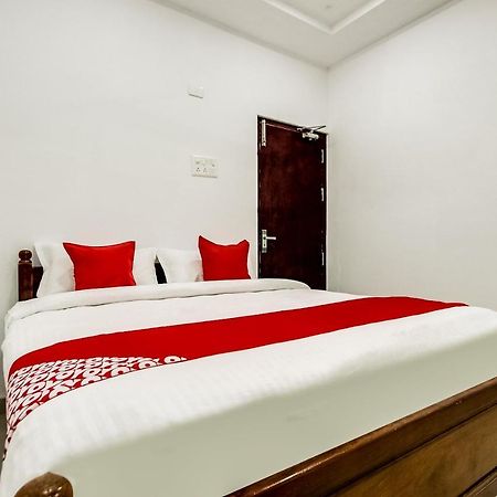 Oyo 70841 Hotel Anjali Residency Velur Kültér fotó