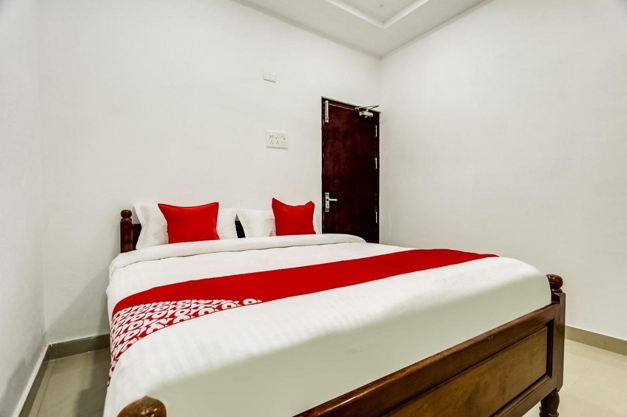 Oyo 70841 Hotel Anjali Residency Velur Kültér fotó