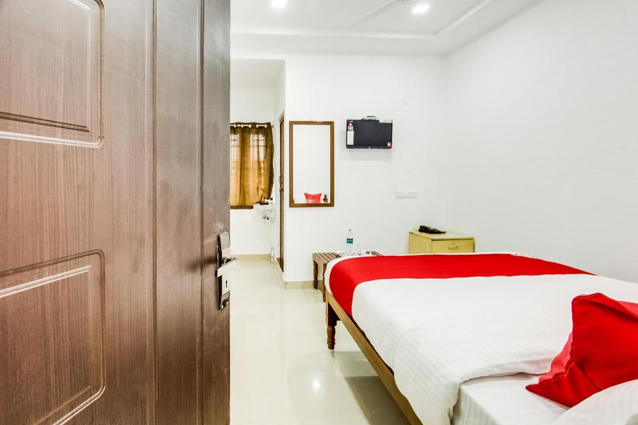 Oyo 70841 Hotel Anjali Residency Velur Kültér fotó