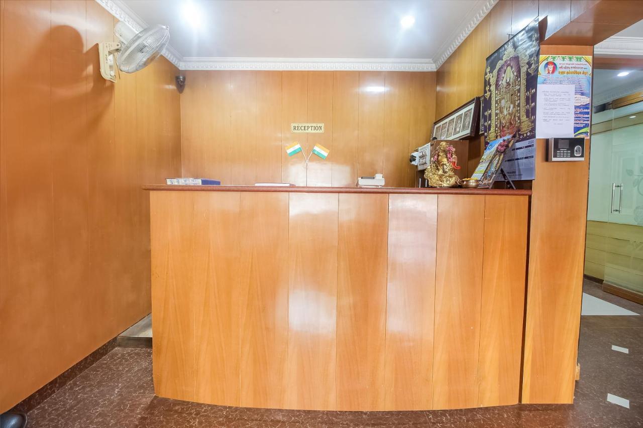 Oyo 70841 Hotel Anjali Residency Velur Kültér fotó