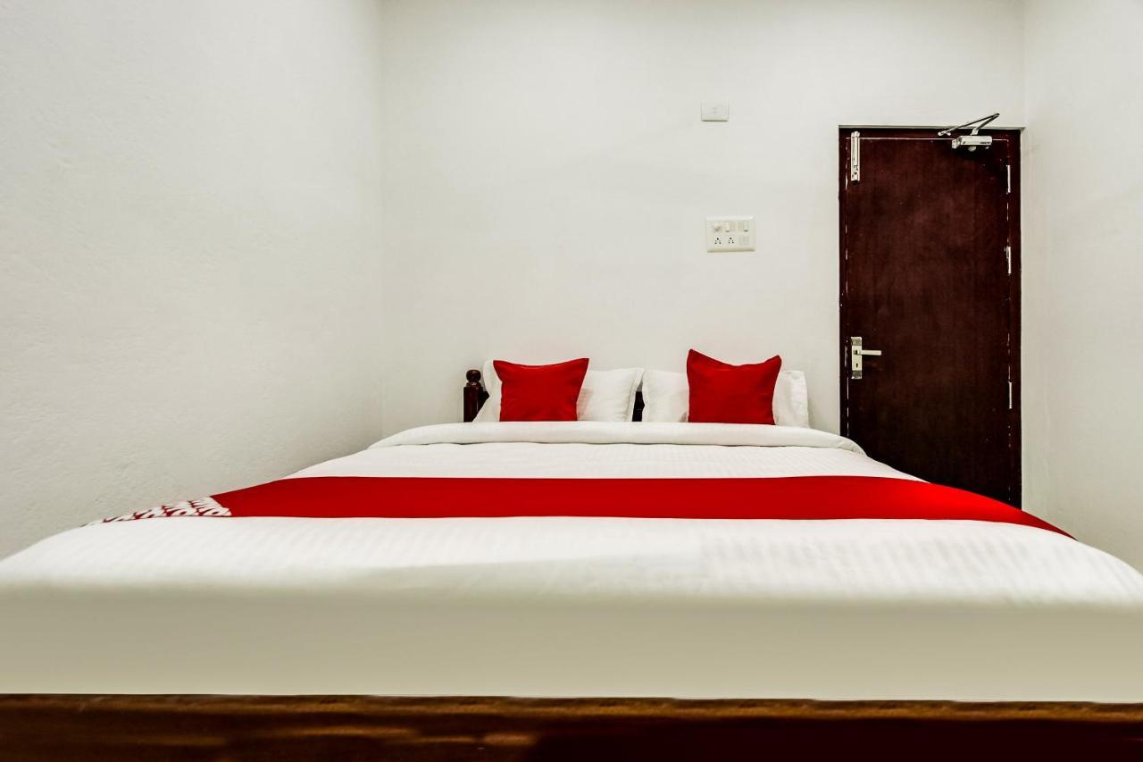 Oyo 70841 Hotel Anjali Residency Velur Kültér fotó