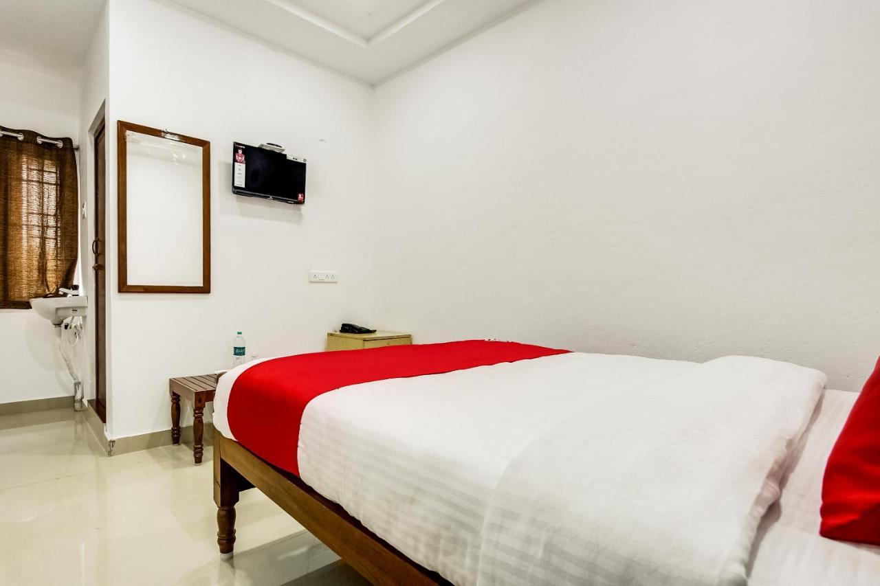 Oyo 70841 Hotel Anjali Residency Velur Kültér fotó