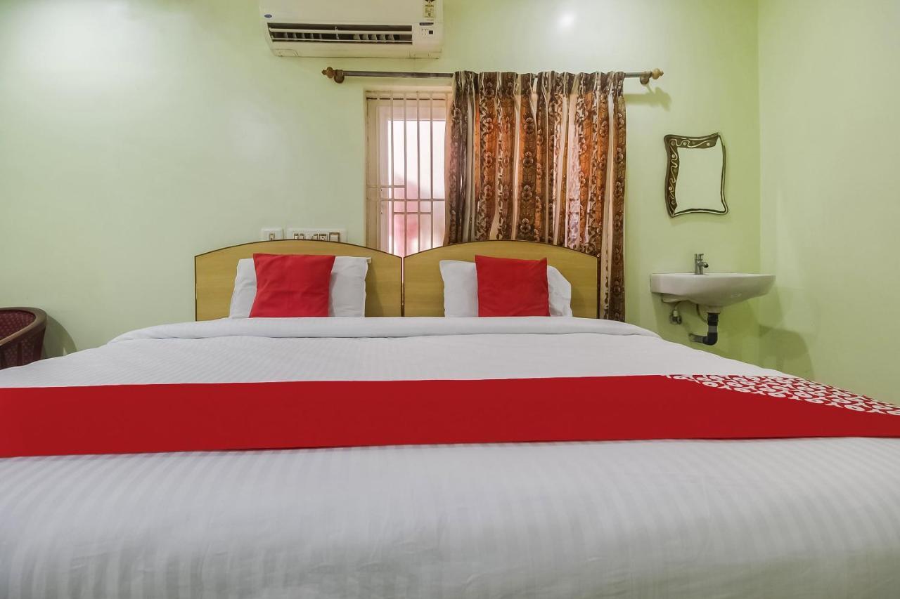 Oyo 70841 Hotel Anjali Residency Velur Kültér fotó