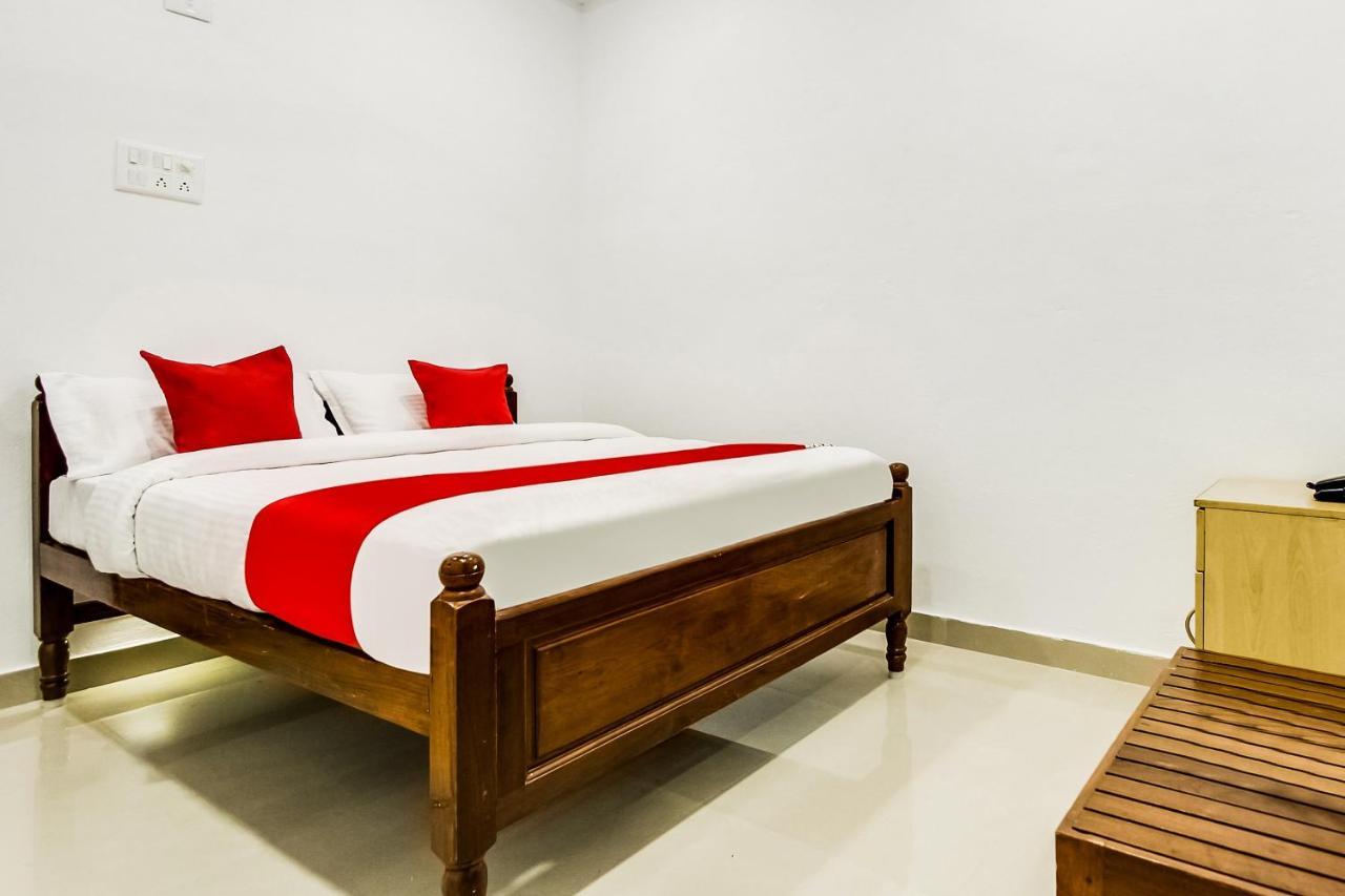 Oyo 70841 Hotel Anjali Residency Velur Kültér fotó