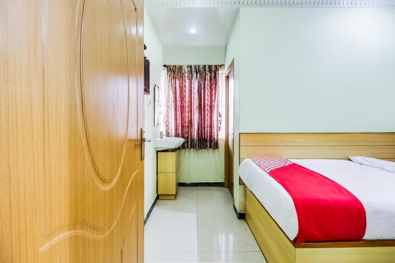 Oyo 70841 Hotel Anjali Residency Velur Kültér fotó