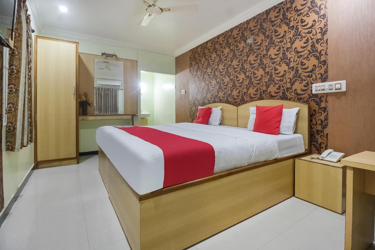 Oyo 70841 Hotel Anjali Residency Velur Kültér fotó